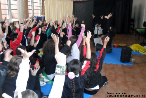 (SESI M&uacute;sica &ndash; Arte-Educa&ccedil;&atilde;o 2012. Centro Educacional SESI n&ordm; 92 &ndash; Jundia&iacute;/SP - 22/06/12). OFICINA &ldquo;MUSICALIZA&Ccedil;&Atilde;O INFANTIL - Quem n&atilde;o viu&rdquo; - Mirian&ecirc;s Zabot. Alunos de 10 anos. Produ&ccedil;&atilde;o: Din&acirc;mica Eventos e Produ&ccedil;&otilde;es.