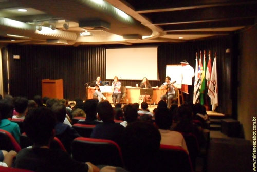 (SESI M&uacute;sica &ndash; Arte-Educa&ccedil;&atilde;o 2011. Escola do SESI Presidente Prudente/SP - Abr/2011). I Oficina Alma Sertaneja e a M&uacute;sica Caipira - Do Passado ao Presente (Mirian&ecirc;s Zabot cantora convidada do Grupo Flores Sertanejas - V&acirc;nia Borges, Ademar Farinha e Thomas Howard). Alunos do Ensino Fundamental. Produ&ccedil;&atilde;o: Din&acirc;mica Eventos e Produ&ccedil;&otilde;es.