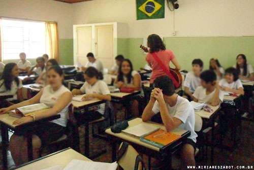 (SESI M&uacute;sica &ndash; Arte-Educa&ccedil;&atilde;o 2012. Centro Educacional SESI n&ordm; 25 &ndash; Andradina - 18/10/12). OFICINA &ldquo;MUSICALIZA&Ccedil;&Atilde;O INFANTIL - Quem n&atilde;o viu&rdquo; - Mirian&ecirc;s Zabot. Alunos de 12 e 13 anos - 30 alunos. Produ&ccedil;&atilde;o: Din&acirc;mica Eventos e Produ&ccedil;&otilde;es.