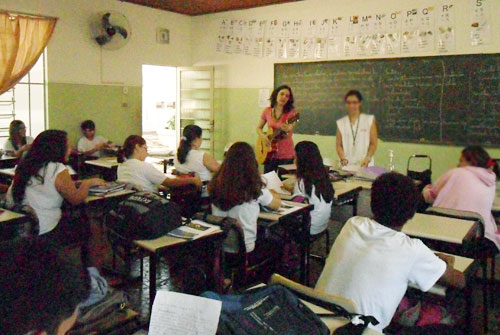 (SESI M&uacute;sica &ndash; Arte-Educa&ccedil;&atilde;o 2012. Centro Educacional SESI n&ordm; 25 &ndash; Andradina - 18/10/12). OFICINA &ldquo;MUSICALIZA&Ccedil;&Atilde;O INFANTIL - Quem n&atilde;o viu&rdquo; - Mirian&ecirc;s Zabot. Alunos de 12 e 13 anos - 30 alunos. Produ&ccedil;&atilde;o: Din&acirc;mica Eventos e Produ&ccedil;&otilde;es.