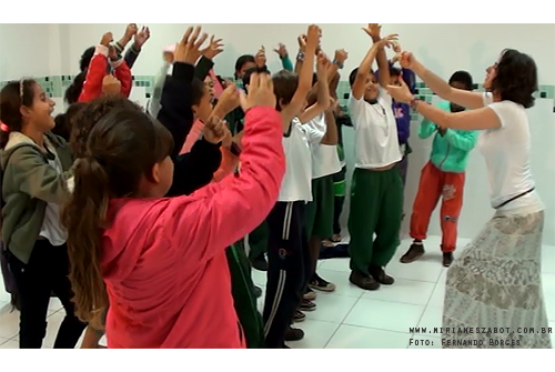 FEMUCIC nas Escolas - SESC Maring&aacute; &ndash; PR - Maio/2013. Escola da Rede Municipal. I OFICINA &ldquo;MUSICALIZA&Ccedil;&Atilde;O INFANTIL - Quem n&atilde;o viu&rdquo; - Mirian&ecirc;s Zabot. Alunos da 4&ordf; s&eacute;rie.