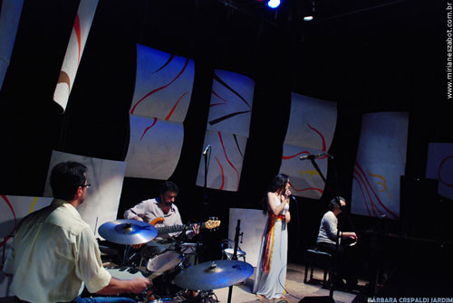 Voz: Mirian&ecirc;s Zabot | Baixo e arranjos: Itamar Colla&ccedil;o | Piano e arranjos: Marinho Boffa | Bateria e arranjos: Percio Sapia | Dire&ccedil;&atilde;o Musical: Mirian&ecirc;s Zabot e Itamar Colla&ccedil;o | Produ&ccedil;&atilde;o e Dire&ccedil;&atilde;o: B&aacute;rbara Crepaldi, Liene Saddi, Verena Pereira | Dire&ccedil;&atilde;o de Arte: Natalia Reis | Produ&ccedil;&atilde;o de Arte: Natalia Reis, Cyntia Ueda | Capta&ccedil;&atilde;o de &Aacute;udio e Mixagem: Alexandre Martins | Ilumina&ccedil;&atilde;o: Airton de Oliveira | C&acirc;meras: F&aacute;bio Guilgim, Fredy Frigieri, Gustavo Almeida, Igor Sousa | Figurino: Deise Cristina Meneguzzi | Edi&ccedil;&atilde;o: Liene Saddi | Maquiagem: Ane Caroline Benites | Fotografia Still: B&aacute;rbara Crepaldi Jardim | Making Of: D&eacute;bora Zanini, Verena Pereira | (Campinas-SP, 05/10/2008)