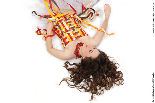 Ensaio CD Mosaico Foto-Prosaico. Foto: B&aacute;rbara Crepaldi Jardim (www.barbaracrepaldi.com). Maquiagem: Ane Caroline Benites. Figurino: Deise Cristina Meneguzzi (setembro de 2008)