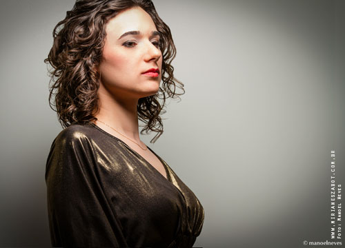 Ensaio fotogr&aacute;fico Mirian&ecirc;s Zabot. Foto: Manoel Neves. Hair Stylists e Maquiagem: Mauro de Oliveira. (outubro de 2012)