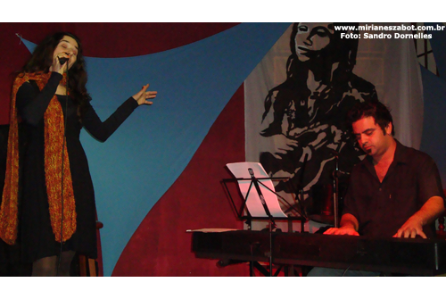 Show Mosaico Foto-Prosaico - Mirian&ecirc;s Zabot. Piano: Kleber Saraiva. Dire&ccedil;&atilde;o Art&iacute;stica: Vin&iacute;cius Piedade e Mirian&ecirc;s Zabot. Hair Stylists: Mauro de Oliveira. Foto: Sandro Dornelles (S&atilde;o Paulo 23/05/2010 - Novo Lua Nova)