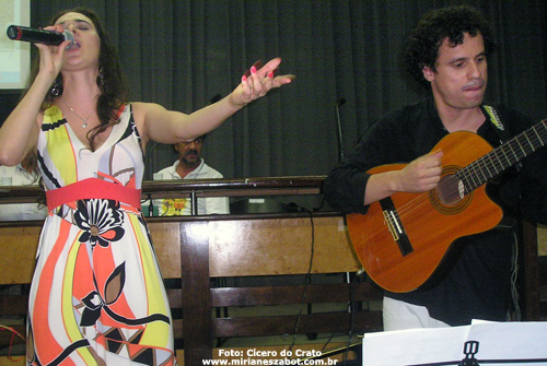 Part. Mirian&ecirc;s Zabot no Ato Solene em Homenagem aos 18 Anos do Comite de A&ccedil;&atilde;o da Cidadania. Viol&atilde;o: Sandro Dornelles. Hair Stylists: Mauro de Oliveira. Foto: C&iacute;cero do Crato (Audit&oacute;rio Franco Montoro - Assembl&eacute;ia Legislativa - S&atilde;o Paulo/SP 27/04/10)