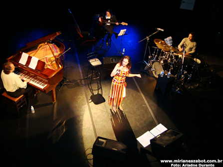 Show de Lan&ccedil;amento CD e DVD Mosaico Foto-Prosaico - Mirian&ecirc;s Zabot. Piano: Marinho Boff&aacute;, Baixo: Gustavo Sato, Bateria: Jabes. Dire&ccedil;&atilde;o Art&iacute;stica: Vin&iacute;cius Piedade e Mirian&ecirc;s Zabot. Figurino: Deise Cristina Meneguzzi. Hair Stylists: Mauro de Oliveira. Cen&aacute;rio: Natalia Reis e Cyntia Ueda. Realiza&ccedil;&atilde;o: CCSP e Prefeitura de S&atilde;o Paulo - Secretaria de Cultura. Foto: Ariadne Durante. (S&atilde;o Paulo 01/04/2010 - Centro Cultural S&atilde;o Paulo)