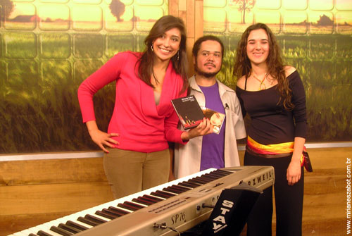 Entrevista com Mirian&ecirc;s Zabot, no programa Bom dia Campo, para Canal Rural (www.canalrural.com.br). Apresentado por Renata Maron. Piano: Felipe Siles. Hair Stylists: Mauro de Oliveira. Figurino: Deise Cristian Meneguzzi (S&atilde;o Paulo/SP 20/09/2010)