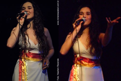 (Juazeiro do Norte/CE 23/09/2010 - Centro Cultural do Banco do Nordeste - Cariri)
Show Mosaico Foto-Prosaico - Mirian&ecirc;s Zabot na IV Mostra BNB da Can&ccedil;&atilde;o Brasileira Independente. Piano: Felipe Siles. Dire&ccedil;&atilde;o Art&iacute;stica: Vin&iacute;cius Piedade e Mirian&ecirc;s Zabot. Figurino: Deise Cristina Meneguzzi. Hair Stylists: Mauro de Oliveira. Foto: Haarlem Rezende.