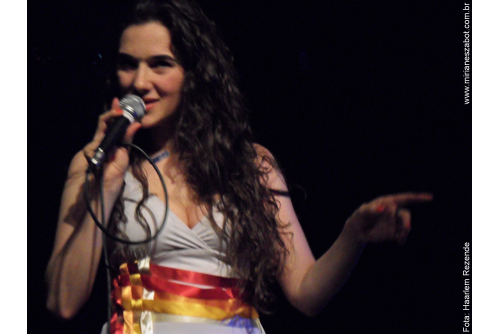 (Juazeiro do Norte/CE 23/09/2010 - Centro Cultural do Banco do Nordeste - Cariri)
Show Mosaico Foto-Prosaico - Mirian&ecirc;s Zabot na IV Mostra BNB da Can&ccedil;&atilde;o Brasileira Independente. Piano: Felipe Siles. Dire&ccedil;&atilde;o Art&iacute;stica: Vin&iacute;cius Piedade e Mirian&ecirc;s Zabot. Figurino: Deise Cristina Meneguzzi. Hair Stylists: Mauro de Oliveira. Foto: Haarlem Rezende.