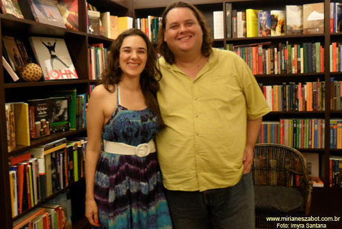 Grava&ccedil;&atilde;o de entrevista com a cantora Mirian&ecirc;s Zabot, para o programa Cultura em Foco (www.culturaemfoco.com.br), na Pocket TV (www.pockettv.com.br). Apresenta&ccedil;&atilde;o/Produ&ccedil;&atilde;o/Dire&ccedil;&atilde;o Geral: Alexandre Terreri. Colabora&ccedil;&atilde;o/Fotos: Imyra Santana. 
Roteiro/Assist&ecirc;ncia de Apresenta&ccedil;&atilde;o: Alessandra Bourdot. Gravado na Ponto do Livro &ndash; Livraria, Caf&eacute; & Arte. Hair Stylists: Mauro de Oliveira. (S&atilde;o Paulo/SP 30/03/2011)