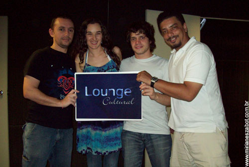 Assistir: Link V&iacute;deos --> Programas de TV. . Mirian&ecirc;s Zabot, apresentando seu Cd Mosaico Foto-Prosaico no Programa Lounge Cultural da All TV. Apresentado por Marcos Cutolo e Tomas Kenedi (www.alltv.com.br). Ao viol&atilde;o Leandro Brenner. Foto: Leandro Almeida (S&atilde;o Paulo - 30/11/2008)