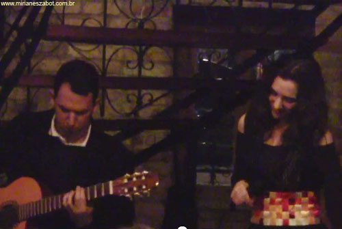 (S&atilde;o Paulo 09/07/2011 - Miquelina Arte e Bar) Show Mosaico Foto-Prosaico - Mirian&ecirc;s Zabot, no evento Terapia Arte Ativa. Viol&atilde;o: Leandro Lat&uacute;. Dire&ccedil;&atilde;o Art&iacute;stica: Vin&iacute;cius Piedade e Mirian&ecirc;s Zabot. Figurino: Deise Cristina Meneguzzi. Hair Stylists: Mauro de Oliveira. Realiza&ccedil;&atilde;o: RASZ5.