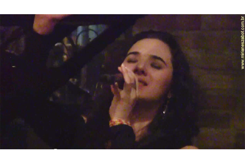 (S&atilde;o Paulo 09/07/2011 - Miquelina Arte e Bar) Show Mosaico Foto-Prosaico - Mirian&ecirc;s Zabot, no evento Terapia Arte Ativa. Viol&atilde;o: Leandro Lat&uacute;. Dire&ccedil;&atilde;o Art&iacute;stica: Vin&iacute;cius Piedade e Mirian&ecirc;s Zabot. Figurino: Deise Cristina Meneguzzi. Hair Stylists: Mauro de Oliveira. Realiza&ccedil;&atilde;o: RASZ5.