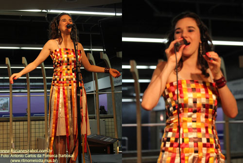 (S&atilde;o Paulo 22/10/2011 - Esta&ccedil;&atilde;o Para&iacute;so do Metr&ocirc; - Projeto Encontros) Show Mosaico Foto-Prosaico - Mirian&ecirc;s Zabot. Piano: Felipe Siles. Dire&ccedil;&atilde;o Art&iacute;stica: Vin&iacute;cius Piedade e Mirian&ecirc;s Zabot. Figurino: Deise Cristina Meneguzzi. Hair Stylists: Mauro de Oliveira. Realiza&ccedil;&atilde;o: Cinemagia e Metr&ocirc; SP. Agradecimentos: Altiery Monteiro e Alexandre Terreri (www.culturaemfoco.com.br). Fotos: Antonio Carlos da Fonseca Barbosa (www.ritmomelodia.mus.br).