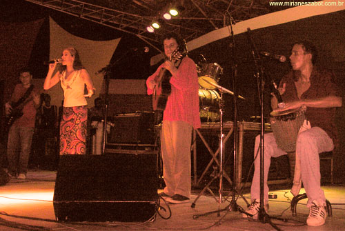 Festival Governador Valadares 2010 - Mirian&ecirc;s Zabot interpreta Vita, Vitalino (Sandro Dornelles/Luis Pimentel) Viol&atilde;o: Sandro Dornelles (Governador Valadares - MG, 30/01/10)