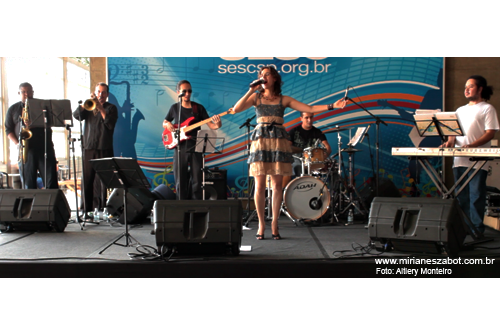 (Campinas 04/03/2012 &ndash; SESC Campinas) Show Gafieiras e Outras Verves - Mirian&ecirc;s Zabot e Banda (BAILE DE GAFIEIRA). Felipe Siles (piano), Jabes Felipe (bateria), Gustavo Sato (baixo), Vagner Luiz (saxofone) e Fernando Sirino (trompete). Hair Stylists: Mauro de Oliveira. Fotos: Altiery Monteiro. Realiza&ccedil;&atilde;o: Sesc SP. Produ&ccedil;&atilde;o: Am&aacute;lgama Cultural Ltda.