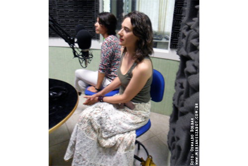 Entrevista com Mirian&ecirc;s Zabot, na R&aacute;dio UPF 99.9. Apresentado por Cristiano. Hair Stylists: Mauro de Oliveira. Produ&ccedil;&atilde;o: Sonata Produ&ccedil;&otilde;es Culturais. (Passo Fundo/RS 10/04/2012)