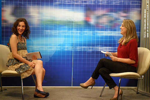 Entrevista com Mirian&ecirc;s Zabot, no notici&aacute;rio da UPF TV. Apresentado por Ta&iacute;s Rizzotto. Hair Stylists: Mauro de Oliveira. Produ&ccedil;&atilde;o: Sonata Produ&ccedil;&otilde;es Culturais. (Passo Fundo/RS 11/04/2012)
