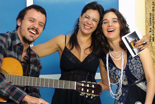 Entrevista com Mirian&ecirc;s Zabot, no Programa Espa&ccedil;o 48 da Rede NTG. Apresentado por Larissa Cavalcanti. Viol&atilde;o: Fernando Diniz. Hair Stylists: Mauro de Oliveira. Foto: Bia Ludymila. (S&atilde;o Paulo/SP 26/04/2012)