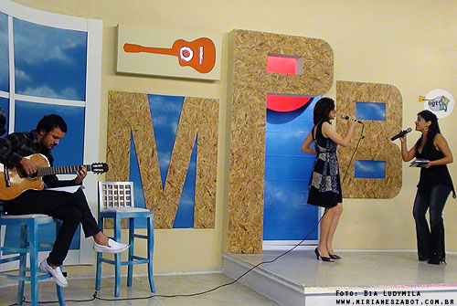 Entrevista com Mirian&ecirc;s Zabot, no Programa Espa&ccedil;o 48 da Rede NTG. Apresentado por Larissa Cavalcanti. Viol&atilde;o: Fernando Diniz. Hair Stylists: Mauro de Oliveira. Foto: Bia Ludymila. (S&atilde;o Paulo/SP 26/04/2012)
