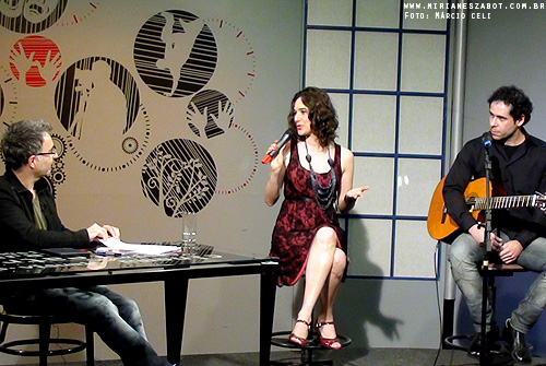 Entrevista com Mirian&ecirc;s Zabot, no programa Esta&ccedil;&atilde;o Cultura da TVE de Porto Alegre. Apresentado por Newton Silva. Viol&atilde;o: Jefferson Marx. Produ&ccedil;&atilde;o do show em Porto Alegre: Celi Produ&ccedil;&otilde;es. Hair Stylists: Mauro de Oliveira. Foto: M&aacute;rcio Celi. (Porto Alegre/RS 31/08/2012)