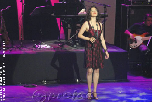 (Jacarezinho-PR 08/11/20121 - FEJACAN - SESC PR - Festival Jacarezinhense da Can&ccedil;&atilde;o) Part. de Mirian&ecirc;s Zabot com can&ccedil;&otilde;es do CD Mosaico Foto-Prosaico - Reza ( Marcelo Onofri / Raul Boeira ). Hair Stylists: Mauro de Oliveira. Realiza&ccedil;&atilde;o: SESC PR e Prefeitura Municipal de Jacarezinho-PR. Fotos: Dan Francisco Batista / projac.com.br.