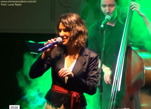 (Paranapiacaba-SP 13/07/13 &ndash; XIII Festival de Inverno Paranapiacaba  &ndash; Palco do SESC &ndash; Clube Lyra) Show E Por Falar Em Saudade... - Mirian&ecirc;s Zabot (2013, centen&aacute;rio de Vinicius de Moraes). Piano e arranjos: Marcelo Amazonas. Baixo: Gustavo Sato. Bateria: Jabes Felipe. Hair Stylists: Mauro de Oliveira. Assessoria de Figurino: Deise Cristina Meneguzzi e Ariadne Durante. Produ&ccedil;&atilde;o: Din&acirc;mica Eventos e Produ&ccedil;&otilde;es.  Fotos: Lucas Reyes.