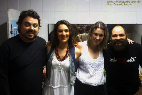 (S&atilde;o Paulo-SP 11/12/13 &ndash; C&Eacute;U Guarapiranga) Show E Por Falar Em Saudade... - Mirian&ecirc;s Zabot (2013, centen&aacute;rio de Vinicius de Moraes). Piano: Melanie Van Langendonck. Baixo: Ot&aacute;vio Gali. Bateria: F&aacute;bio Bergamini. Hair Stylists: Mauro de Oliveira. Arranjos: Marcelo Amazonas. Produ&ccedil;&atilde;o: Din&acirc;mica Eventos e Produ&ccedil;&otilde;es. Fotos: Lucas Reys. Foto: Oswaldo Bosbah.