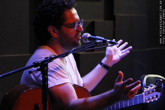 (S&atilde;o Paulo-SP 19/04/14 &ndash; Sesc Santana &ndash; projeto: M&uacute;sica no Deck - 100 Caymmi) Oswaldo Bosbah e Mirian&ecirc;s Zabot - Show Sarav&aacute;, Caymmi! Flauta/Bandolim: Pratinha Saraiva. Percuss&atilde;o: Welington Moreira Pimpa. Viol&atilde;o/Voz/Dire&ccedil;&atilde;o Musical/Arranjos: Oswaldo Bosbah. Voz/Produ&ccedil;&atilde;o: Mirian&ecirc;s Zabot. Hair Stylists: Mauro de Oliveira (Retr&ocirc; Hair). Ass. de Figurino: Deise Cristina Meneguzzi. Fotos: Vinicius Campos.