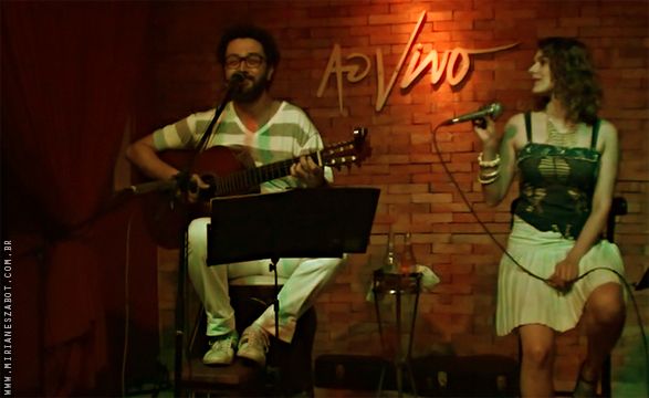 (S&atilde;o Paulo-SP 10/04/14 &ndash; Ao Vivo Music) Oswaldo Bosbah e Mirian&ecirc;s Zabot - Show Sarav&aacute;, Caymmi!  Viol&atilde;o/Voz/Dire&ccedil;&atilde;o Musical/Arranjos: Oswaldo Bosbah. Voz/Produ&ccedil;&atilde;o: Mirian&ecirc;s Zabot. Hair Stylists: Mauro de Oliveira (Retr&ocirc; Hair). Ass. de Figurino: Deise Cristina Meneguzzi.