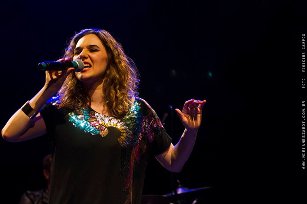 (S&atilde;o Paulo-SP 28/09/14 &ndash; Projeto Esta&ccedil;&atilde;o Brasileira &ndash; Teatro Sesc Belenzinho) <b>MIRIAN&Ecirc;S ZABOT</b> - Show Mosaico Foto-Prosaico. Participa&ccedil;&otilde;es especiais de <b>CLAUDETTE SOARES</b> e <b>CONSUELO DE PAULA</b>. Viol&atilde;o: Oswaldo Bosbah. Contrabaixo: F&aacute;bio Canella. Bateria: Jabes Felipe. Ass. Produ&ccedil;&atilde;o: Ariadne Durante. Hair Stylists: Mauro de Oliveira. Dire&ccedil;&atilde;o Art&iacute;stica: Vin&iacute;cius Piedade e Mirian&ecirc;s Zabot. Ass. de Imprensa: Dez Comunica&ccedil;&atilde;o. Cen&aacute;rio: Natalia Reis e Cyntia Ueda. Foto e Filmagem: Vinicius Campos. Dire&ccedil;&atilde;o Geral: Mirian&ecirc;s Zabot.
