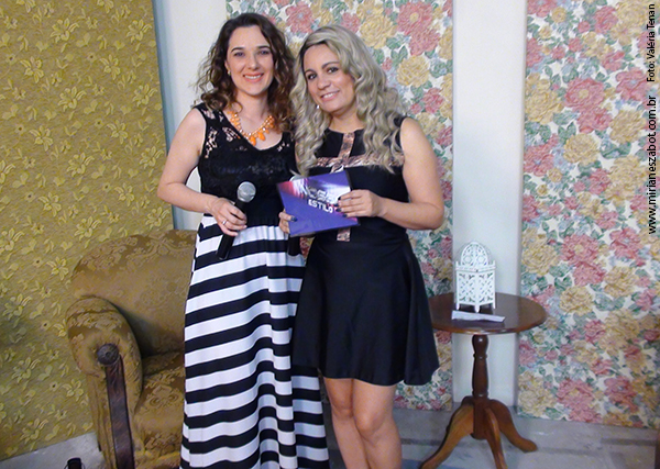 Entrevista com Mirian&ecirc;s Zabot, no programa Nosso Estilo da Rede NTG. Apresentado por Simone Virtuosa. Viol&atilde;o: Oswaldo Bosbah. Hair Stylists: Mauro de Oliveira. Foto: Val&eacute;ria Tenan. (S&atilde;o Paulo/SP 23/10/2014)