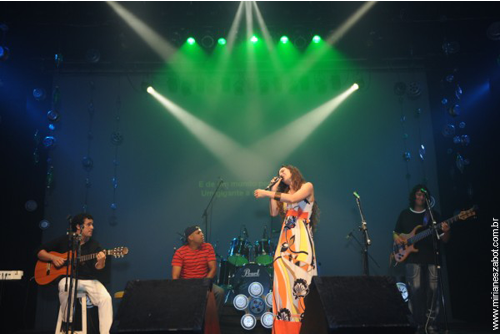 4&ordm; Lugar no 44&ordm; FEMUP - Mirian&ecirc;s Zabot interpreta Vita, Vitalino (Sandro Dornelles/Luis Pimentel) Viol&atilde;o: Sandro Dornelles / Baixo: Sandro Livahck / Percuss&atilde;o: Glau (Funda&ccedil;&atilde;o Cultural de Paranava&iacute; - Paranava&iacute; - PR, 13 e 14/11/09)