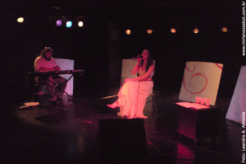 Show Mosaico Foto-Prosaico - Mirian&ecirc;s Zabot, no Teatro da Vila. Ao piano Billy Magno. Foto: Leandro A. Almeida (S&atilde;o Paulo 02/10/2009)