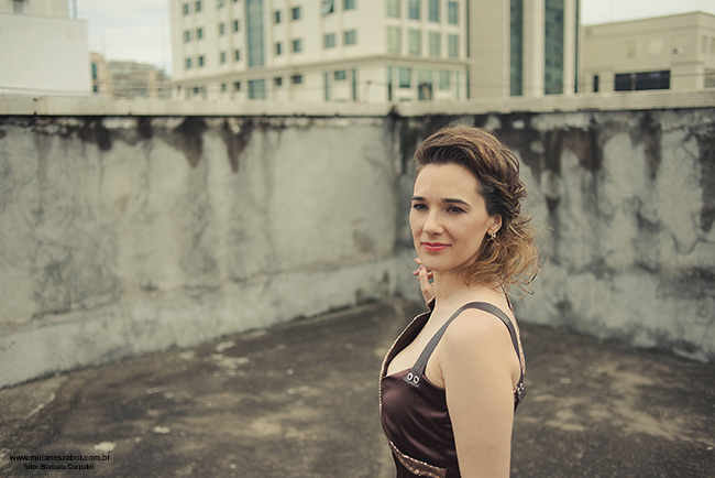 Ensaio fotogr&aacute;fico para o CD: Mirian&ecirc;s Zabot canta Gonzaguinha &ndash; Pegou um Sonho e Partiu.<br> Fotos: B&aacute;rbara Crepaldi. Hair Stylist e Maquiagem: Mauro De Oliveira (Retr&ocirc; Hair) | Concep&ccedil;&atilde;o de Figurino: Deise Cristina Meneguzzi e Mirian&ecirc;s Zabot. (S&atilde;o Paulo-SP, 29/04/2016)